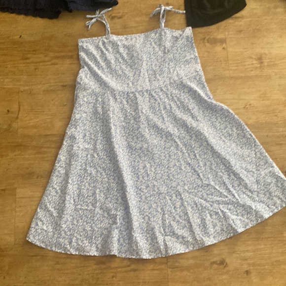 Kid’s clothes 1 dress 1 jump suit and 1 cardigan - Picture 2 of 4